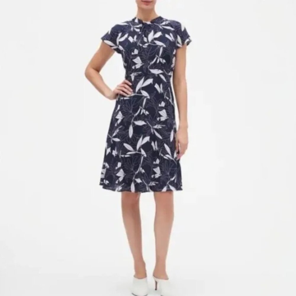 NWT Banana Republic Twist Neck Fit & Flare Floral Midi Dress size 6